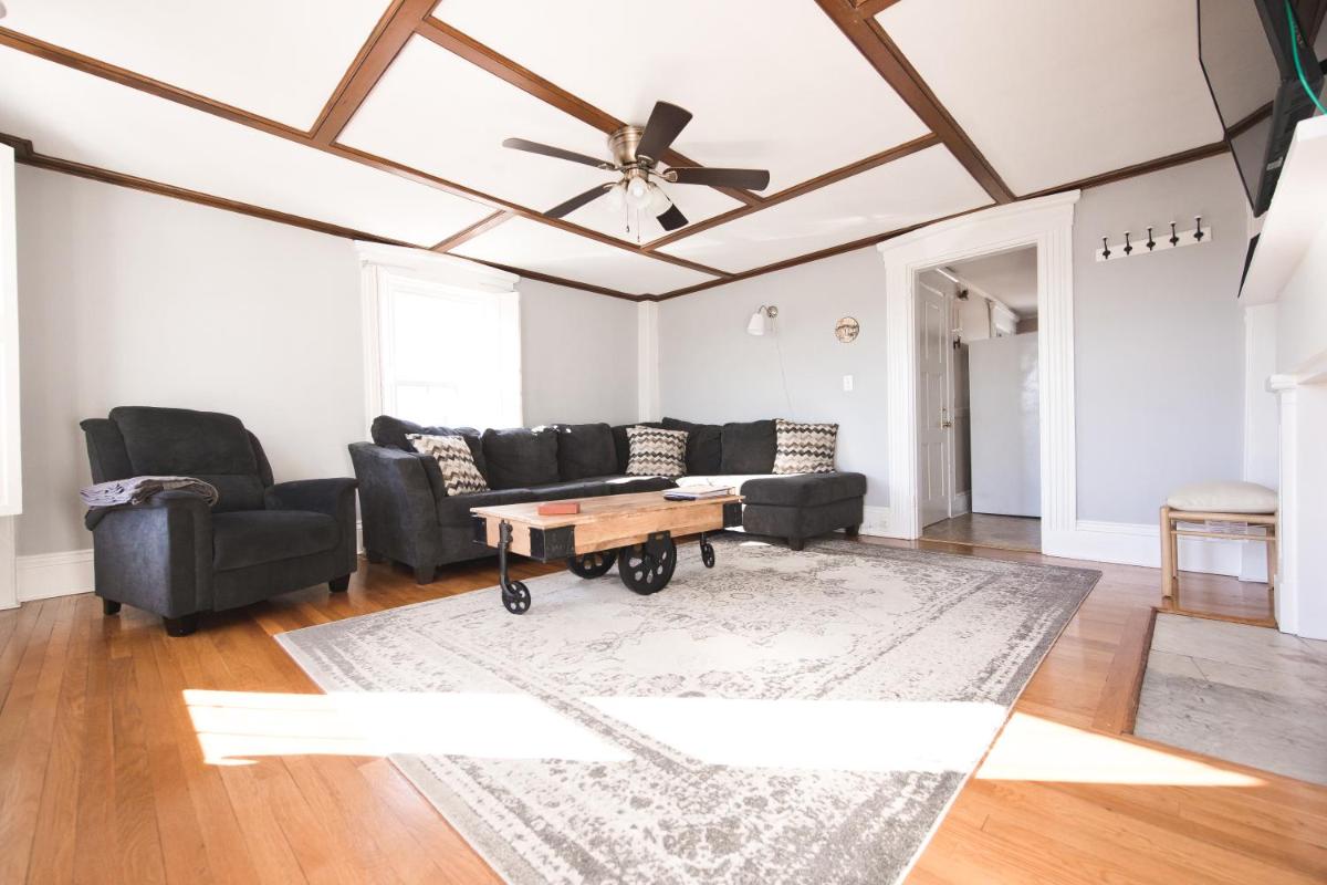 The Crows Nest - 1747 Isaac Pierce House 2nd Floor - Housity