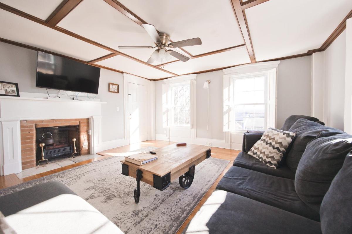 The Crows Nest - 1747 Isaac Pierce House 2nd Floor - Housity