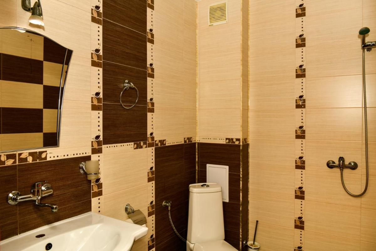 Blyan Family Hotel - Housity