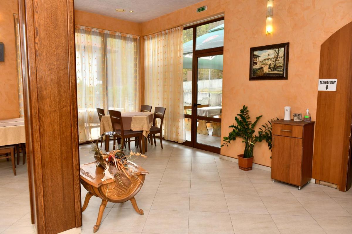 Blyan Family Hotel - Housity