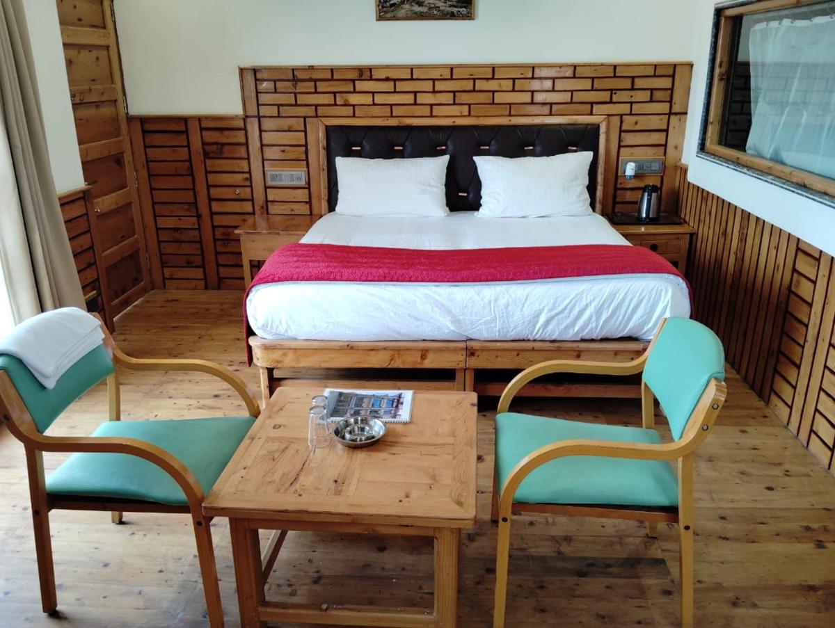 Hotel CM Palace - Pure Vegetarian - Housity