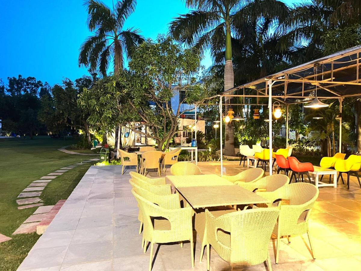 Green Leaf Cafe And Home Stay - Housity