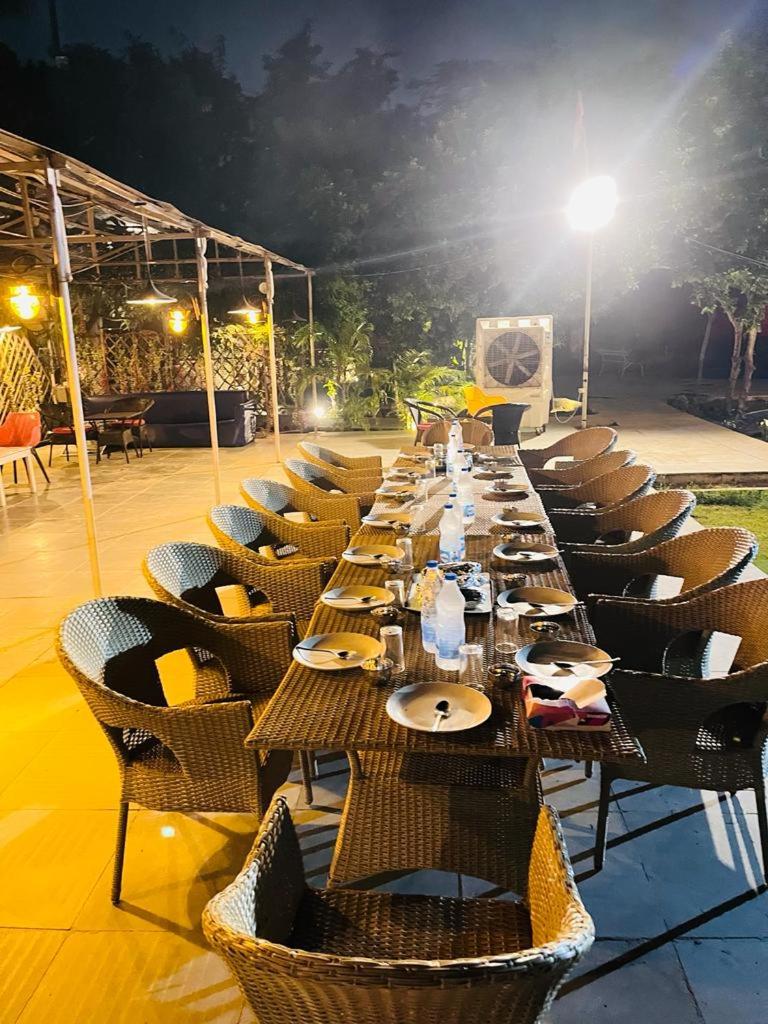 Green Leaf Cafe And Home Stay - Housity