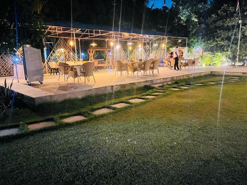 Green Leaf Cafe And Home Stay - Housity