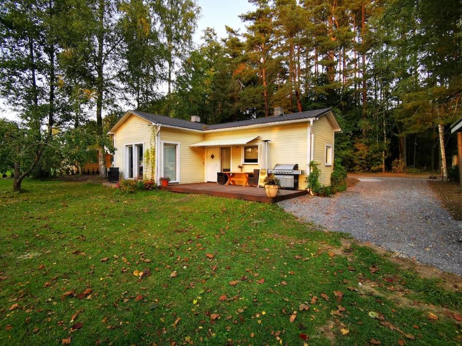 Suitetrails - Hide in the nature – cozy lakeside saunacottage