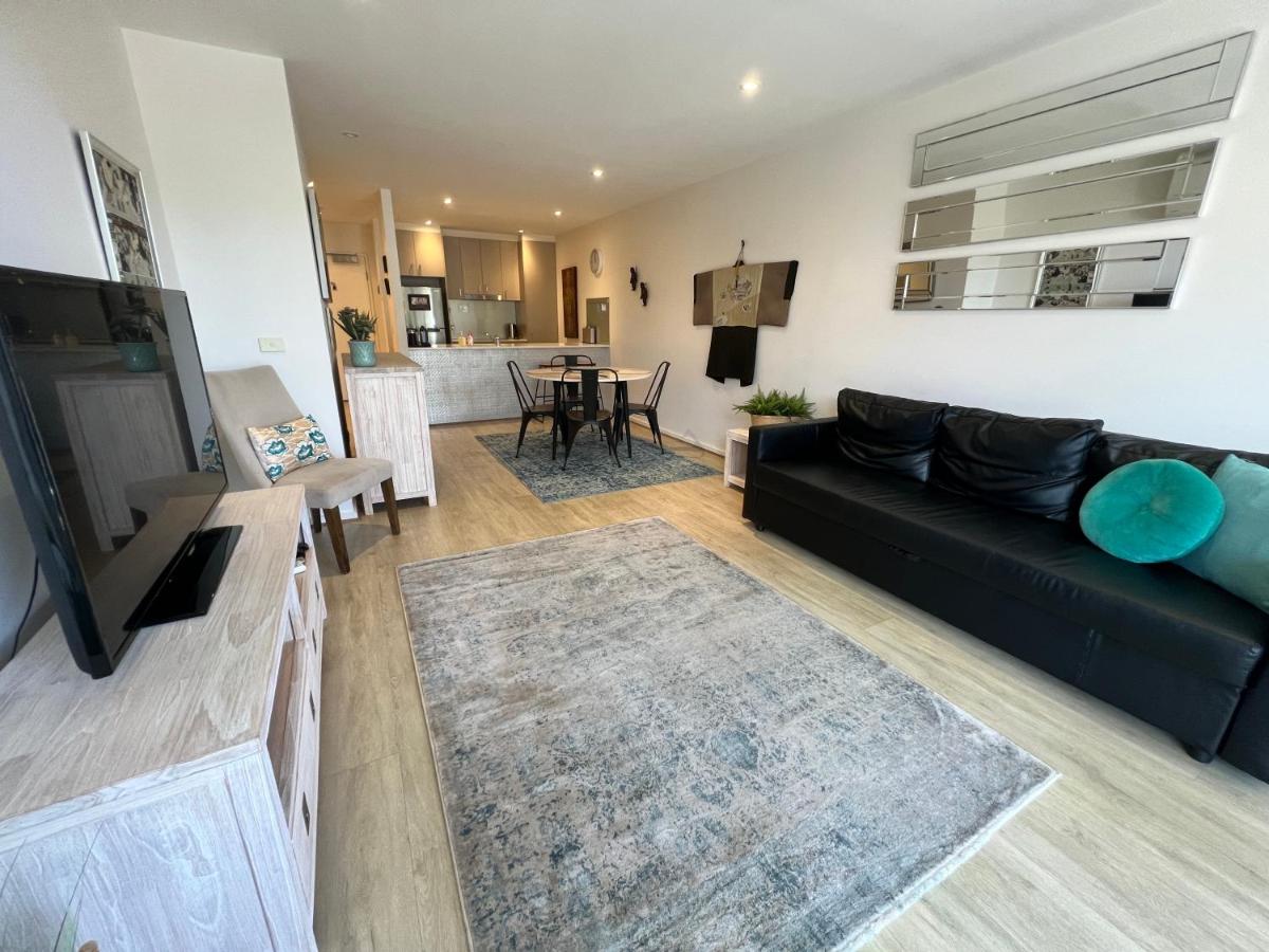 Suitetrails - Envy 11 Luxe 1BR Apt Braddon WiFi Netflix Wine Secure Parking Canberra