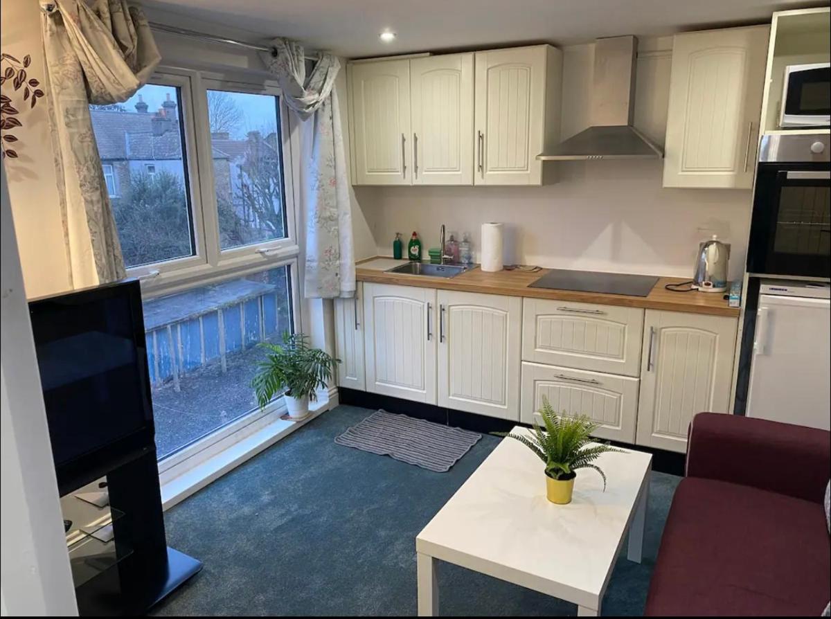 Suitetrails - Private self-contained flat with shared entrance