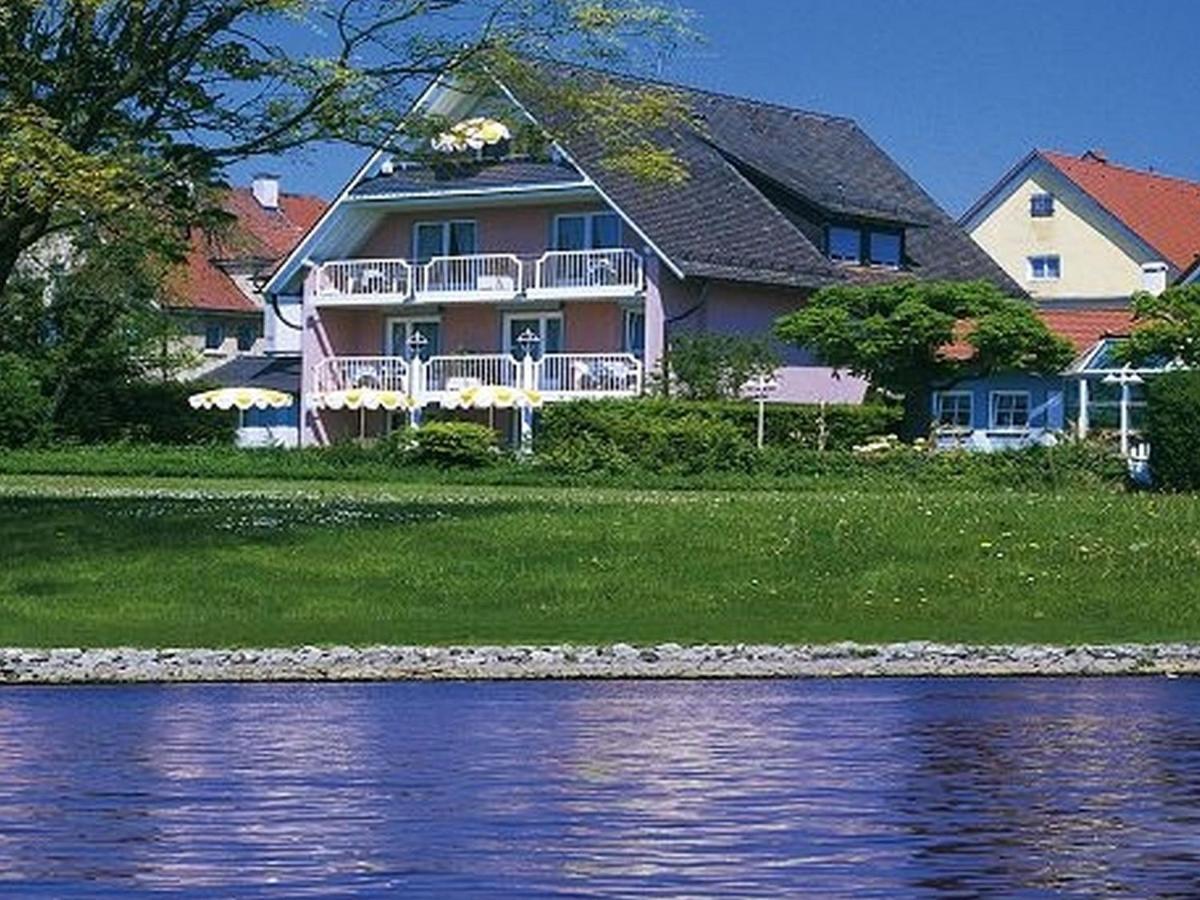 Hotel Strand-Café mit Gästehaus Charlotte - Housity