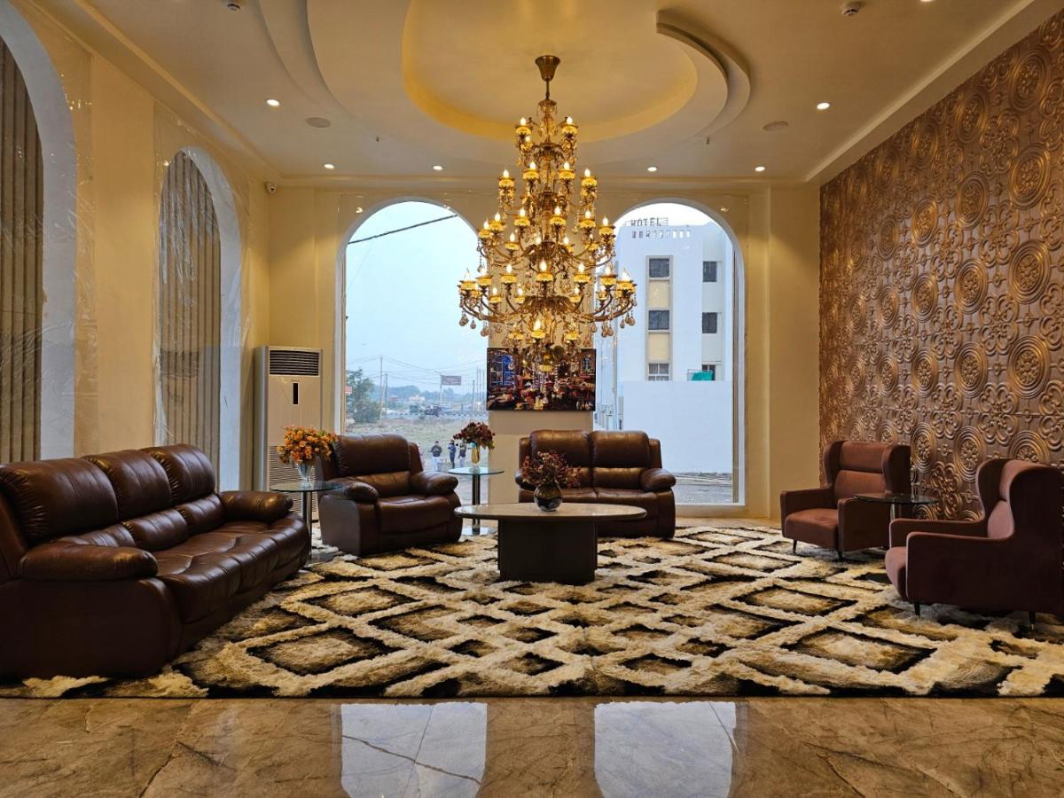 The S Crown Somnath - Housity