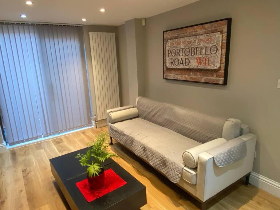 Clarendon Apartment Holland Park - Housity