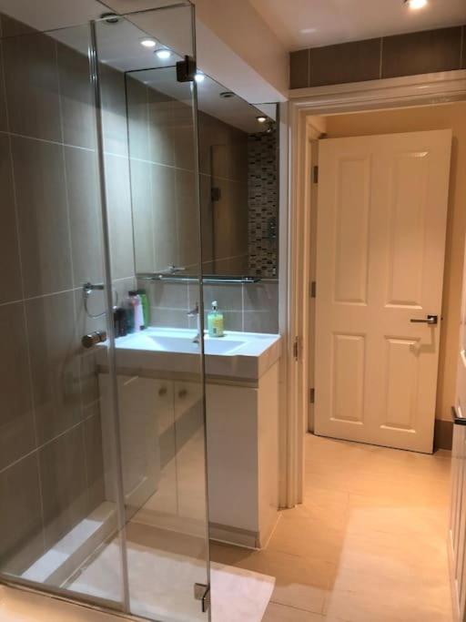 Clarendon Apartment Holland Park - Housity
