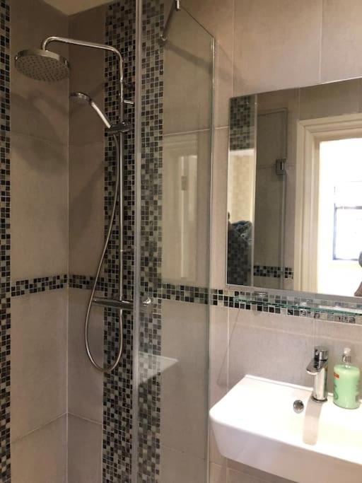 Clarendon Apartment Holland Park - Housity