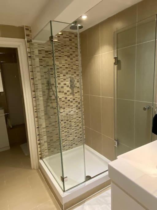 Clarendon Apartment Holland Park - Housity