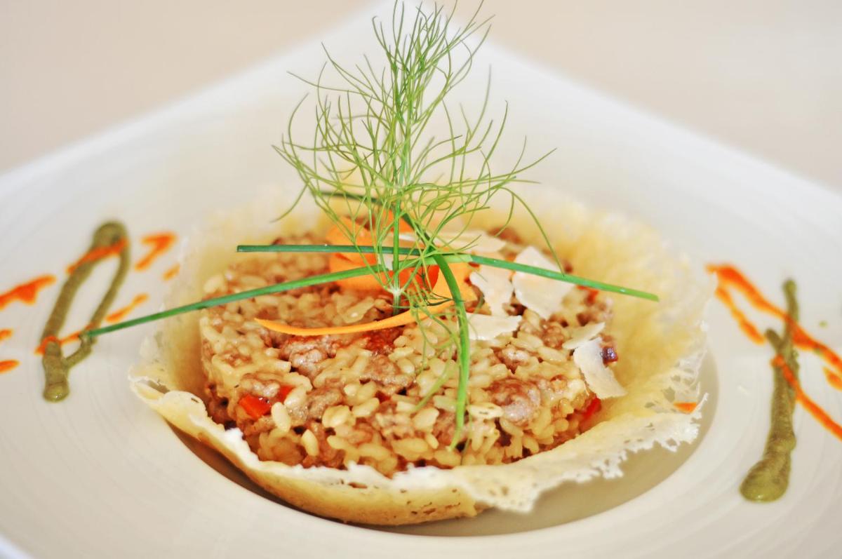 Comida en o cerca de este hotel