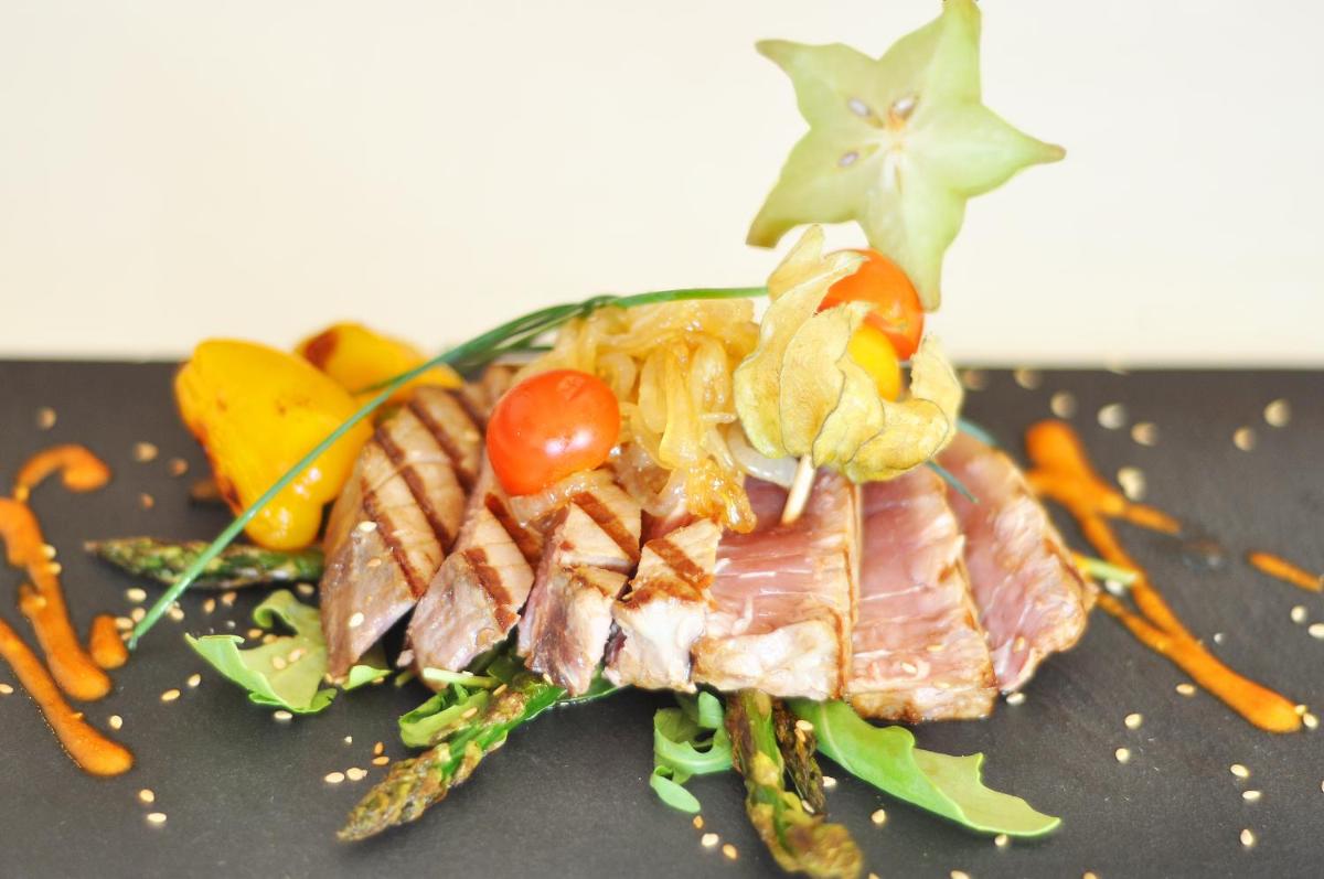 Comida en o cerca de este hotel