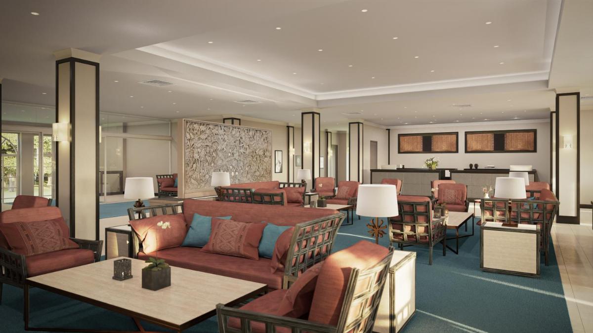 eine Hotellobby mit Sofas, Tischen und Stühlen in der Unterkunft Strandhotel Zingst in Zingst