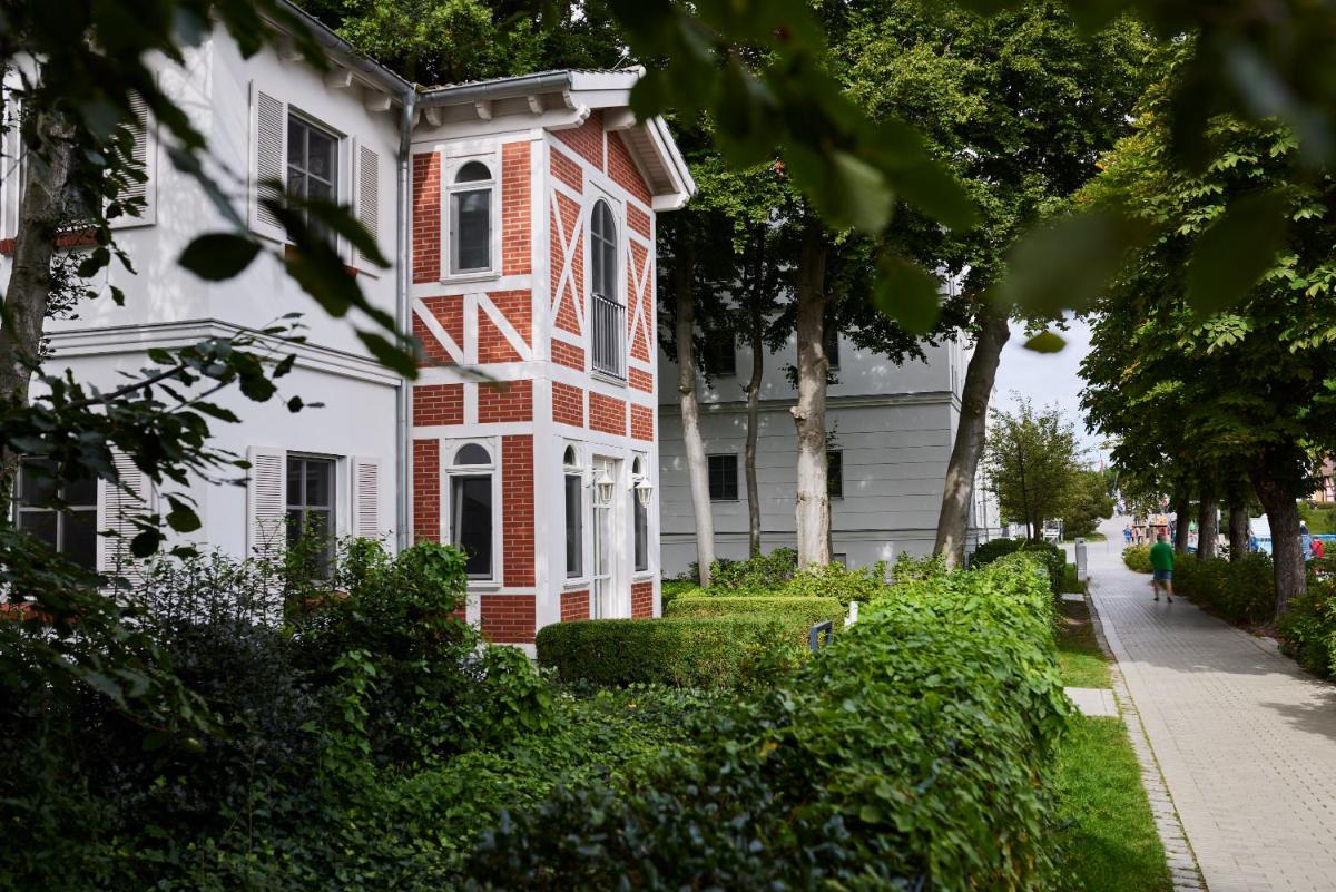 Ein Garten an der Unterkunft Strandhotel Zingst