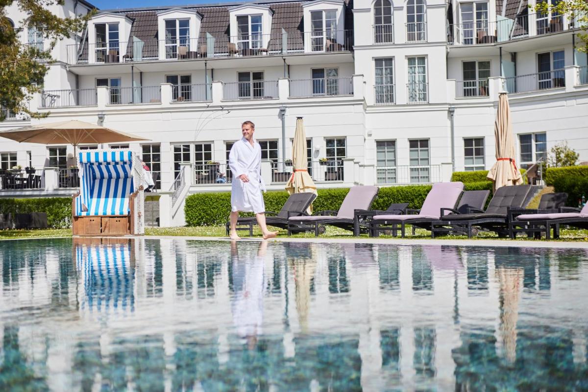 Der Swimmingpool an oder in der Nähe von Strandhotel Zingst