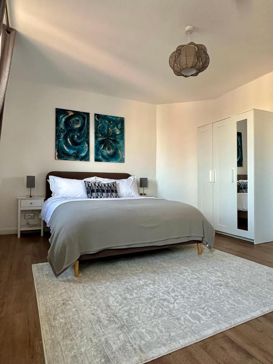City Nights - London - Housity