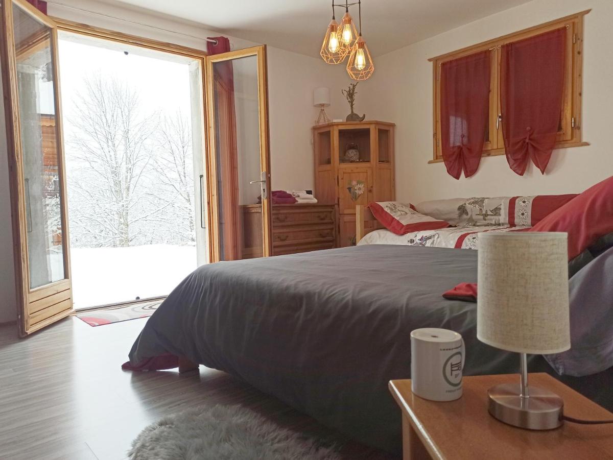 Chambre d'hôte dans chalet près des pistes et aux départs de randonnées - Housity
