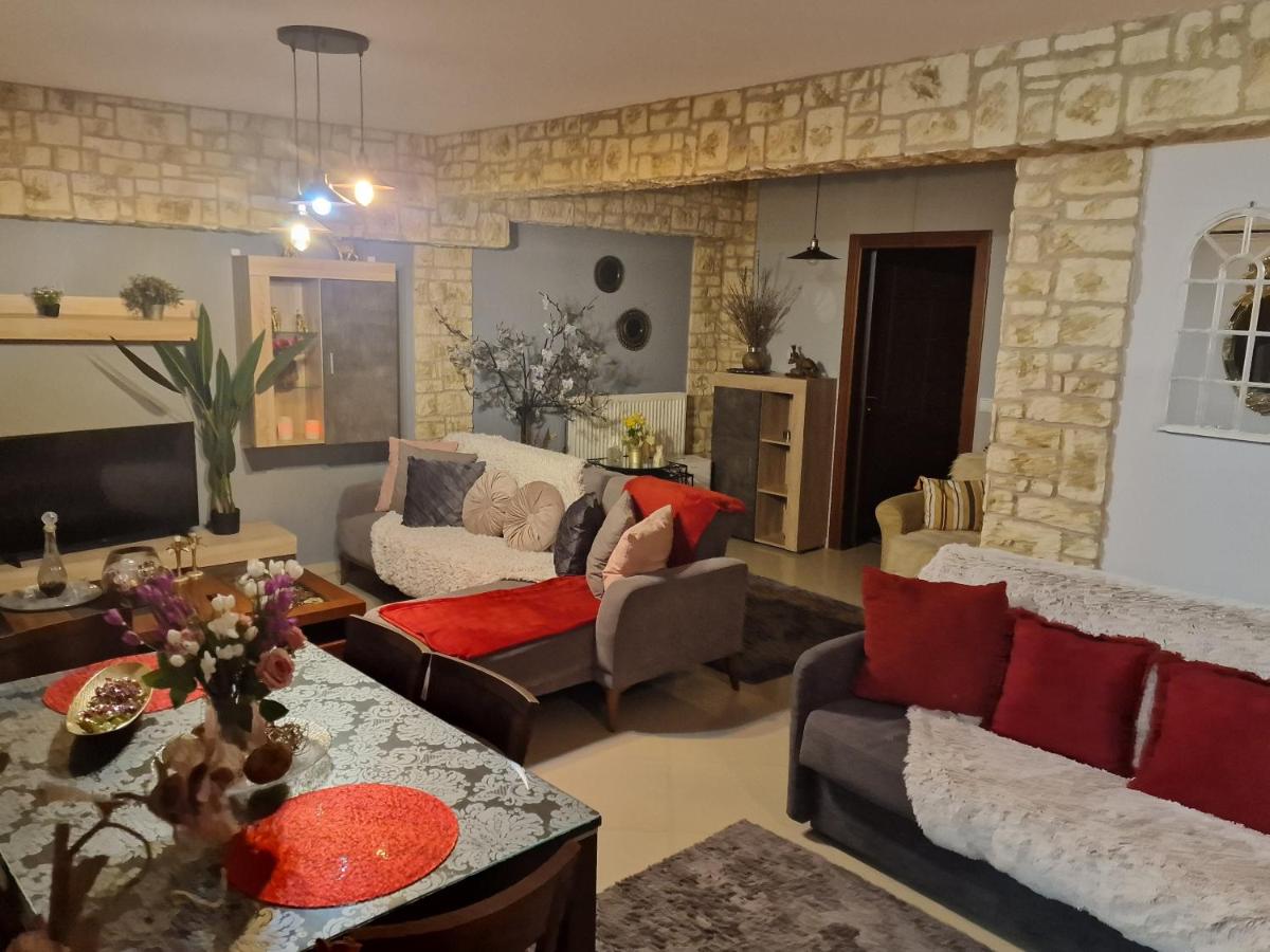 In The Castle - House - Housity