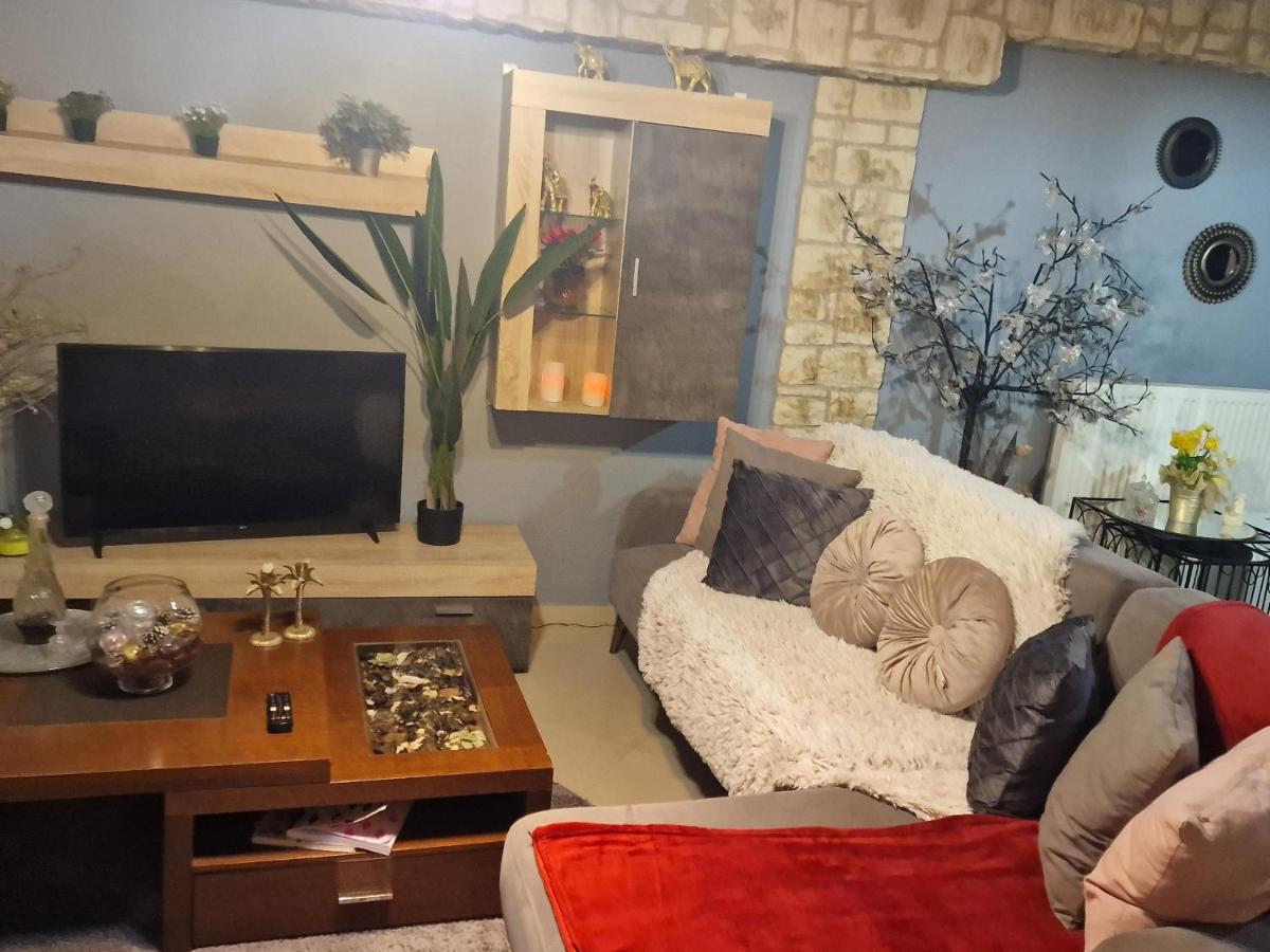 In The Castle - House - Housity