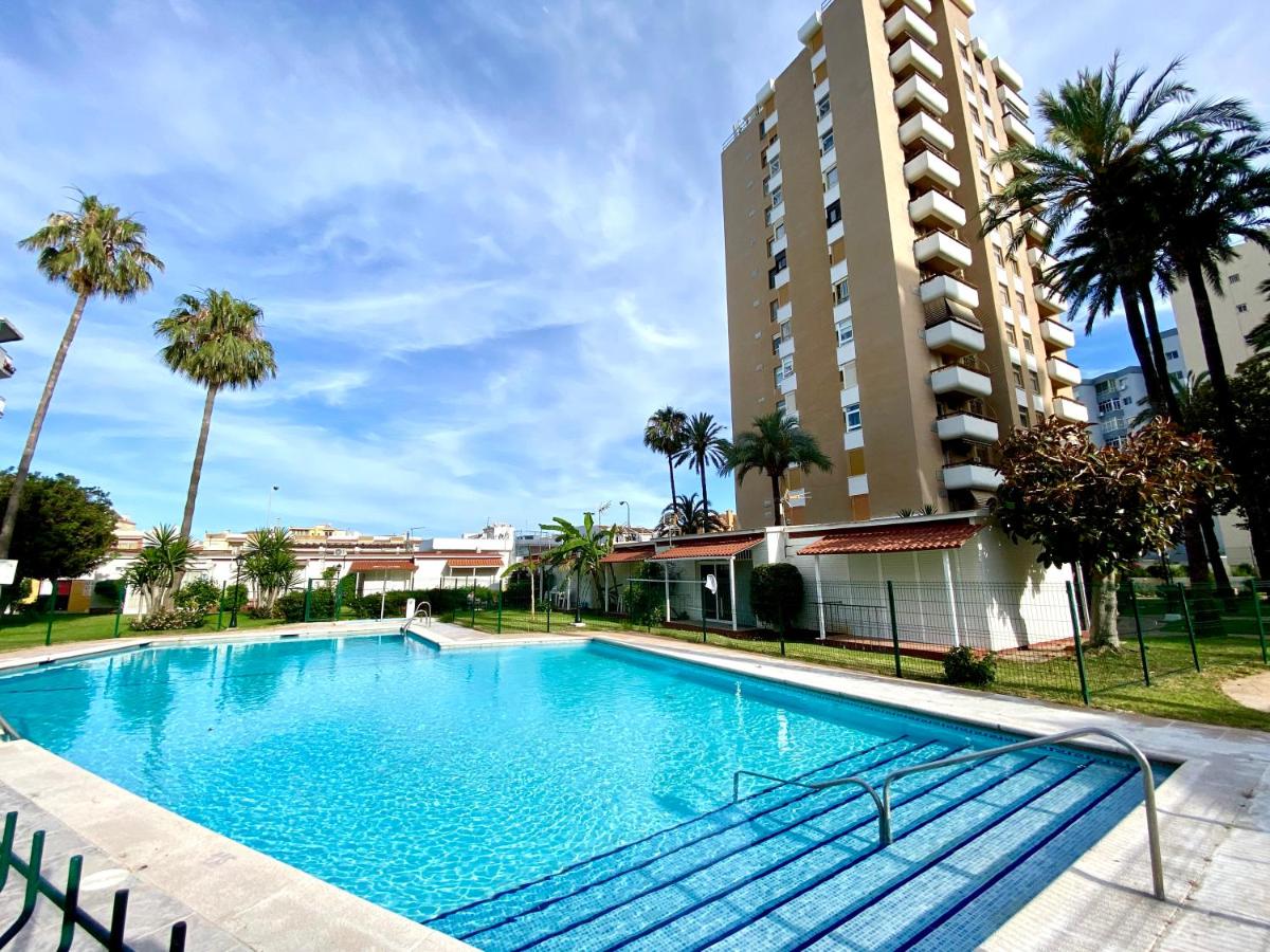 Gorgeous Seaside Apartment in Carihuela - Housity