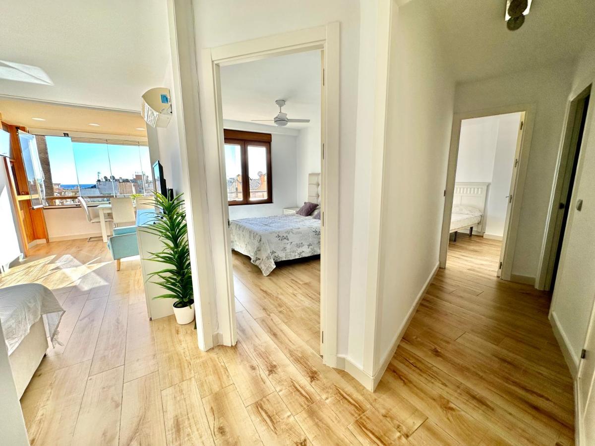 Gorgeous Seaside Apartment in Carihuela - Housity