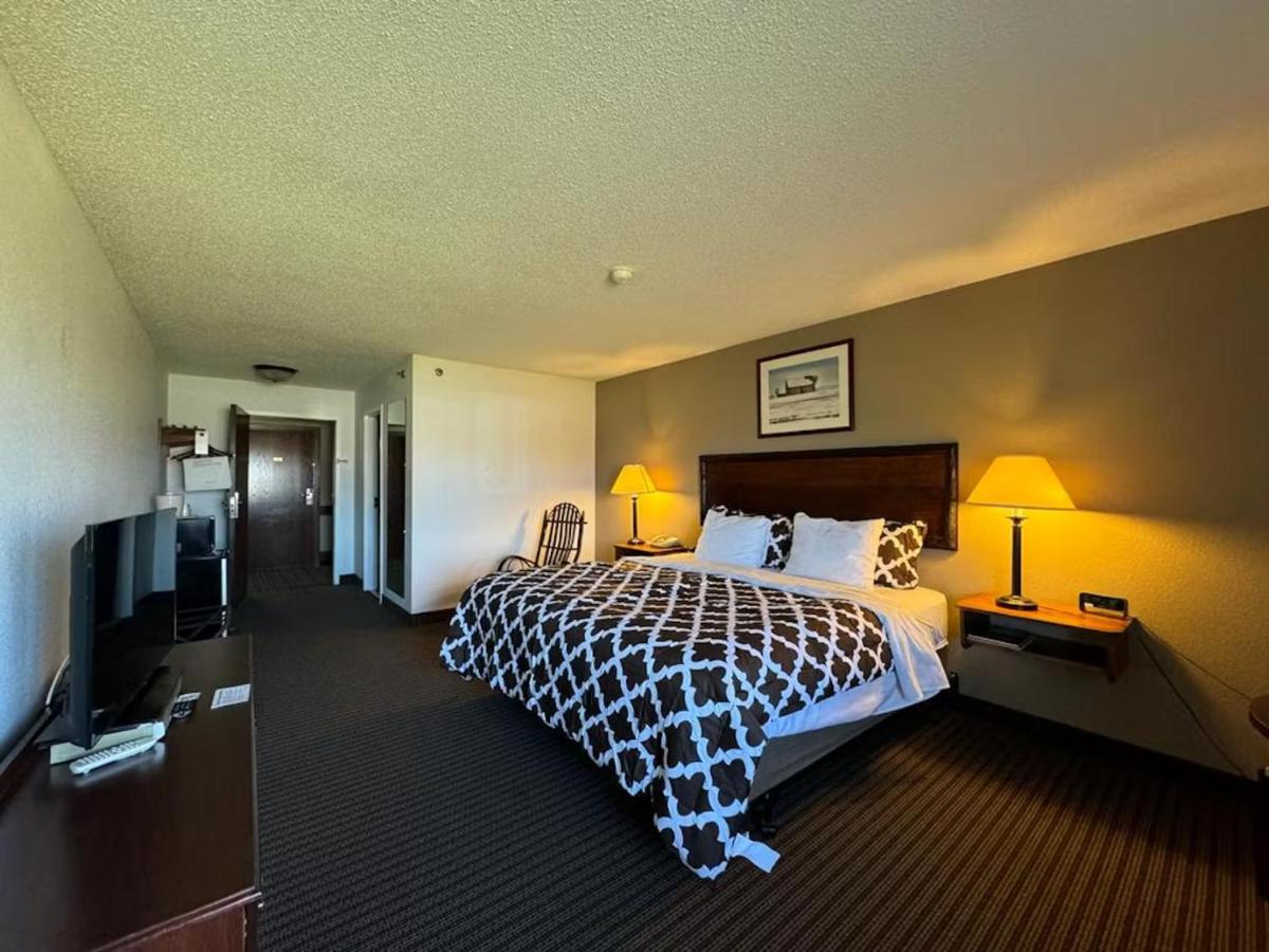 Clock Tower Inn - Housity