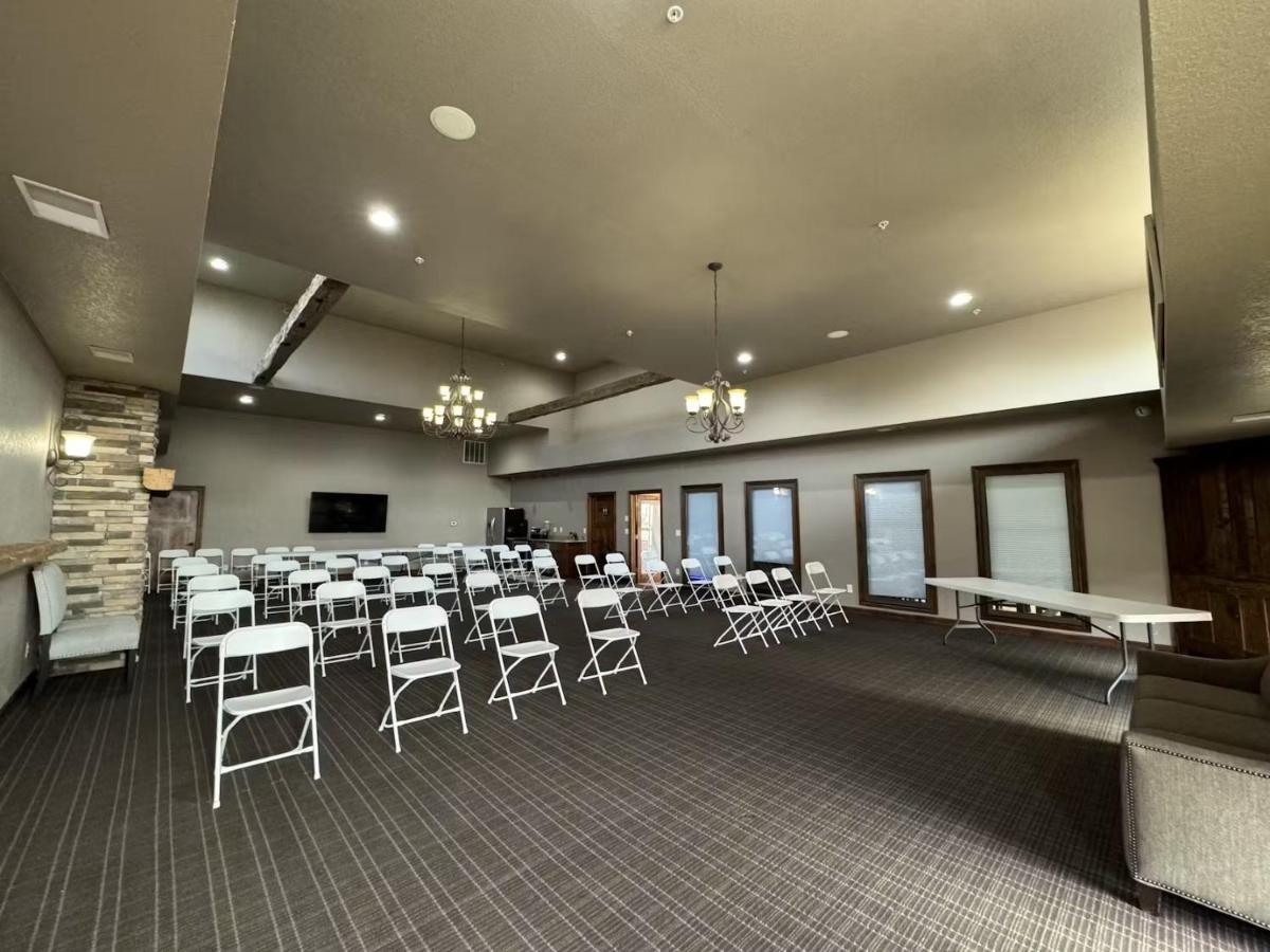 Clock Tower Inn - Housity
