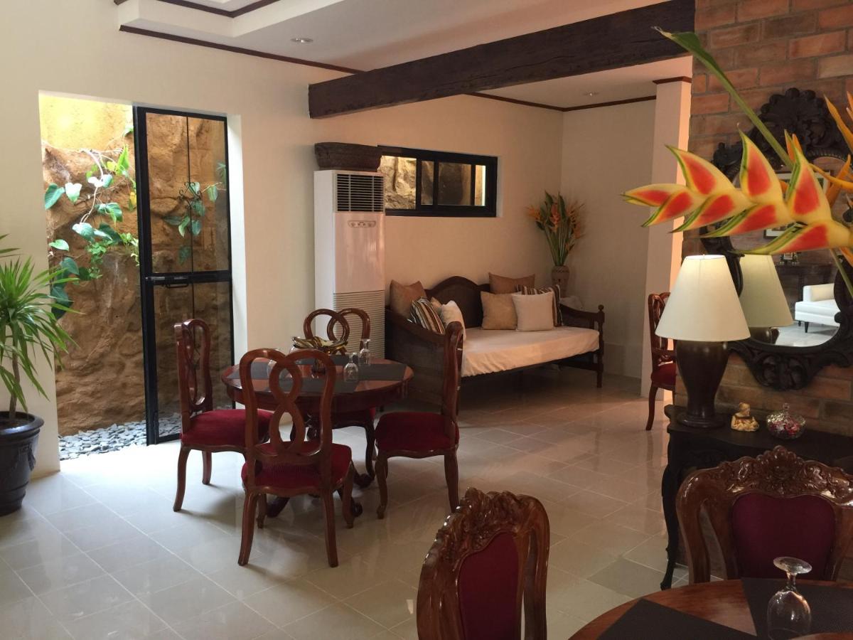 Casa Roces - Housity