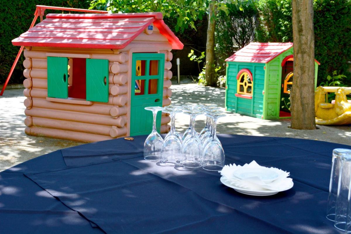 Hotel Restaurante America - Housity