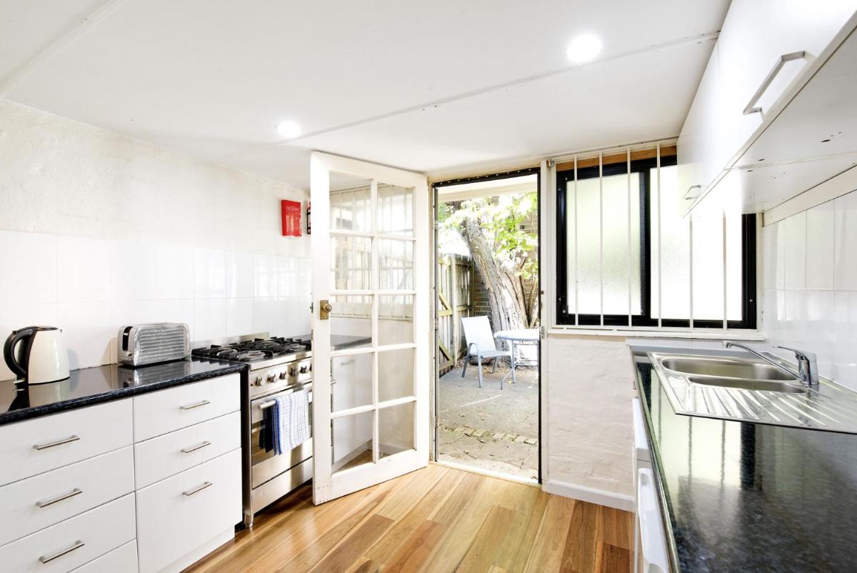 A Quaint Darlinghurst Cottage - Housity