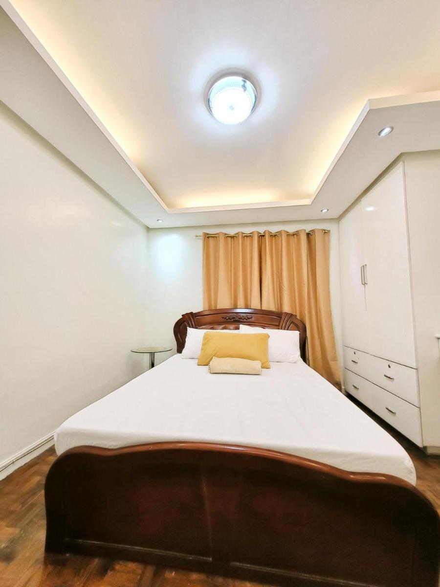 Golden Queen Suites - Housity