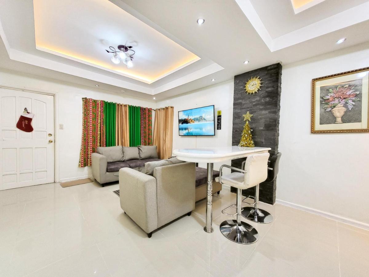 Golden Queen Suites - Housity