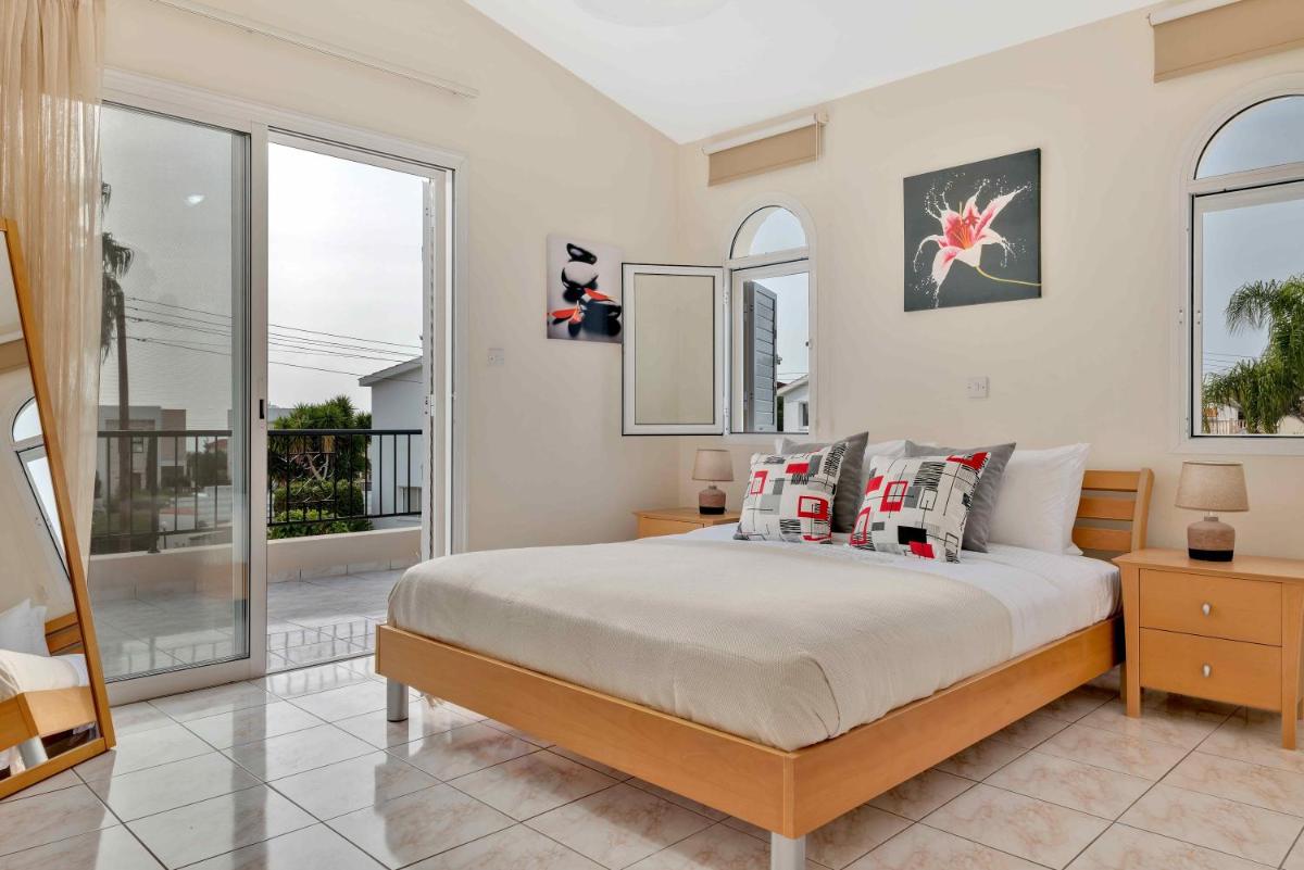 Phaedrus Living: Coral Bay Luxury Villa - Housity