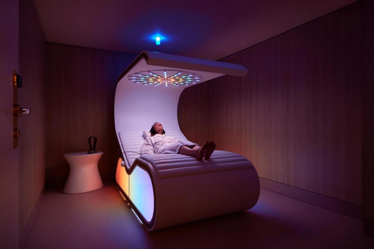 Un ou plusieurs lits dans un hébergement de l'établissement Cures Marines Hotel Thalasso & Spa Trouville - MGallery Collection