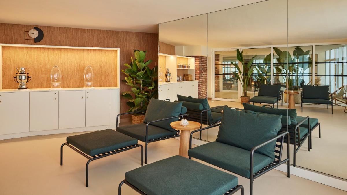 Coin salon dans l'établissement Cures Marines Hotel Thalasso & Spa Trouville - MGallery Collection