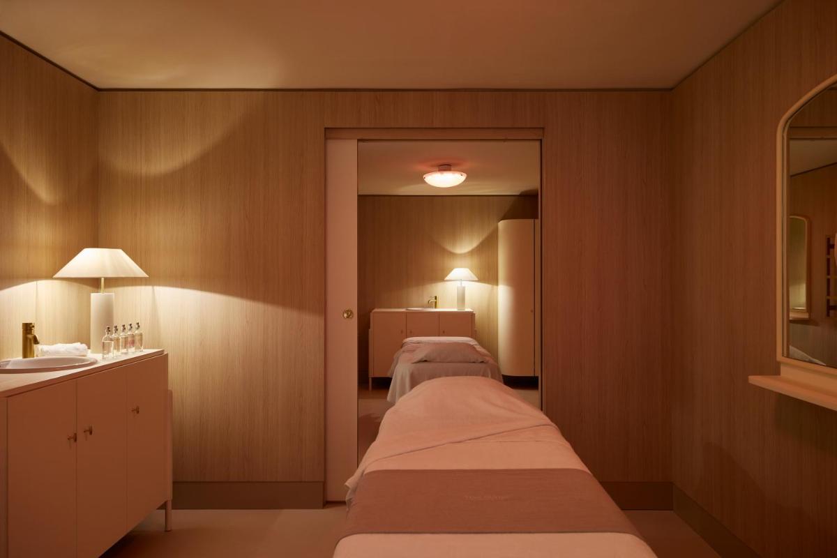 Un ou plusieurs lits dans un hébergement de l'établissement Cures Marines Hotel Thalasso & Spa Trouville - MGallery Collection