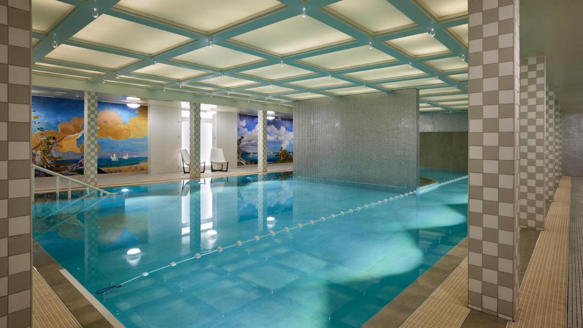 Piscine de l'établissement Cures Marines Hotel Thalasso & Spa Trouville - MGallery Collection ou située à proximité
