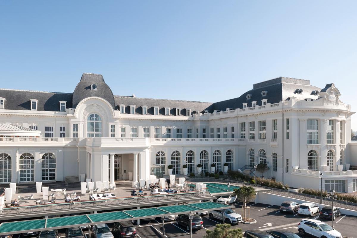 Piscine de l'établissement Cures Marines Hotel Thalasso & Spa Trouville - MGallery Collection ou située à proximité