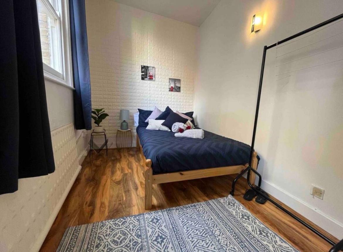 Room in Oxford Street - Housity
