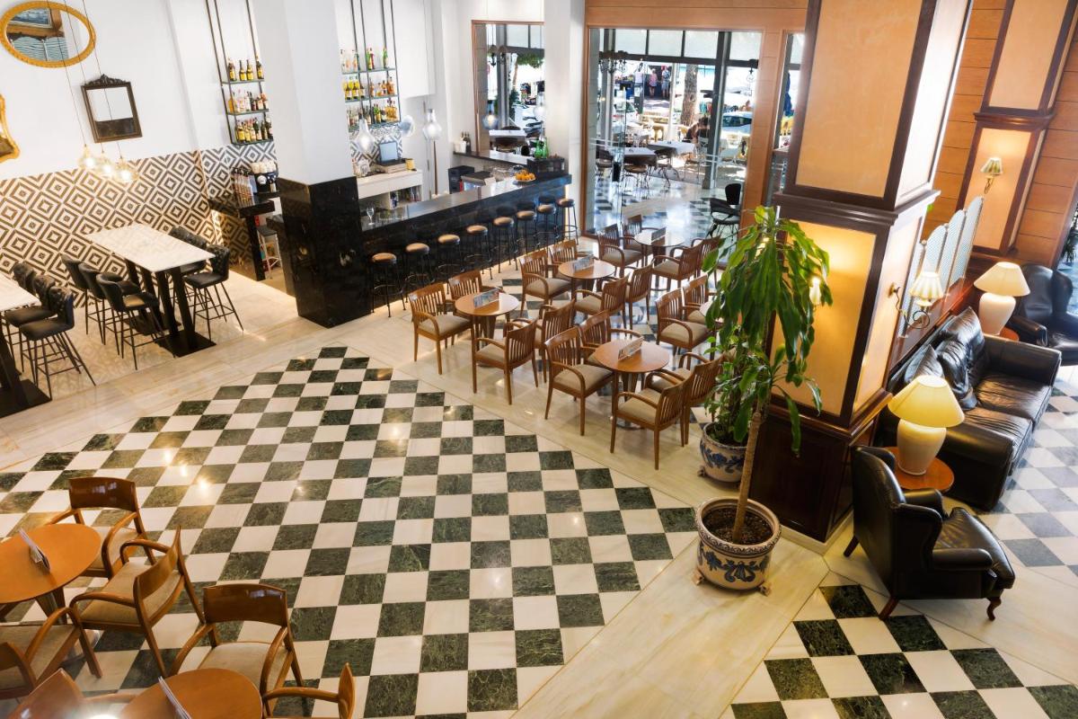 Un restaurante o sitio para comer en THB Felip - Adults Only