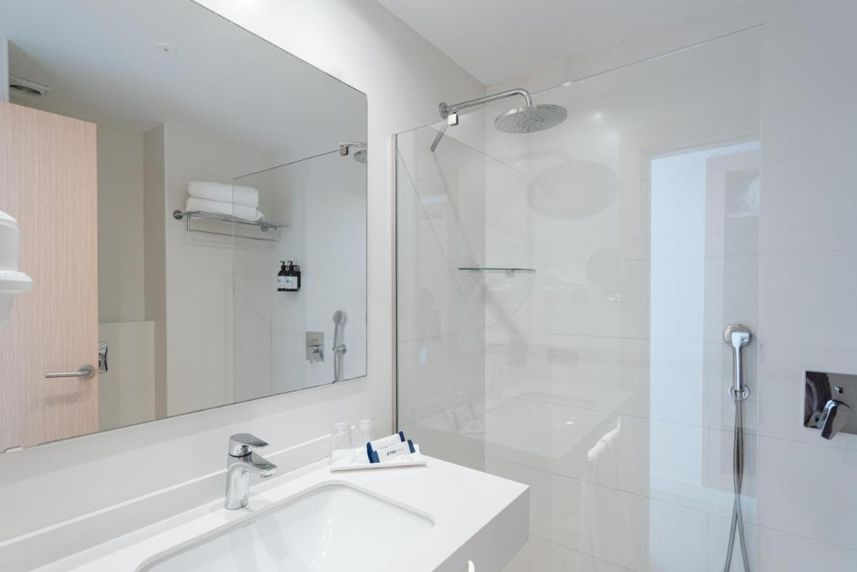 Un baño de THB Felip - Adults Only