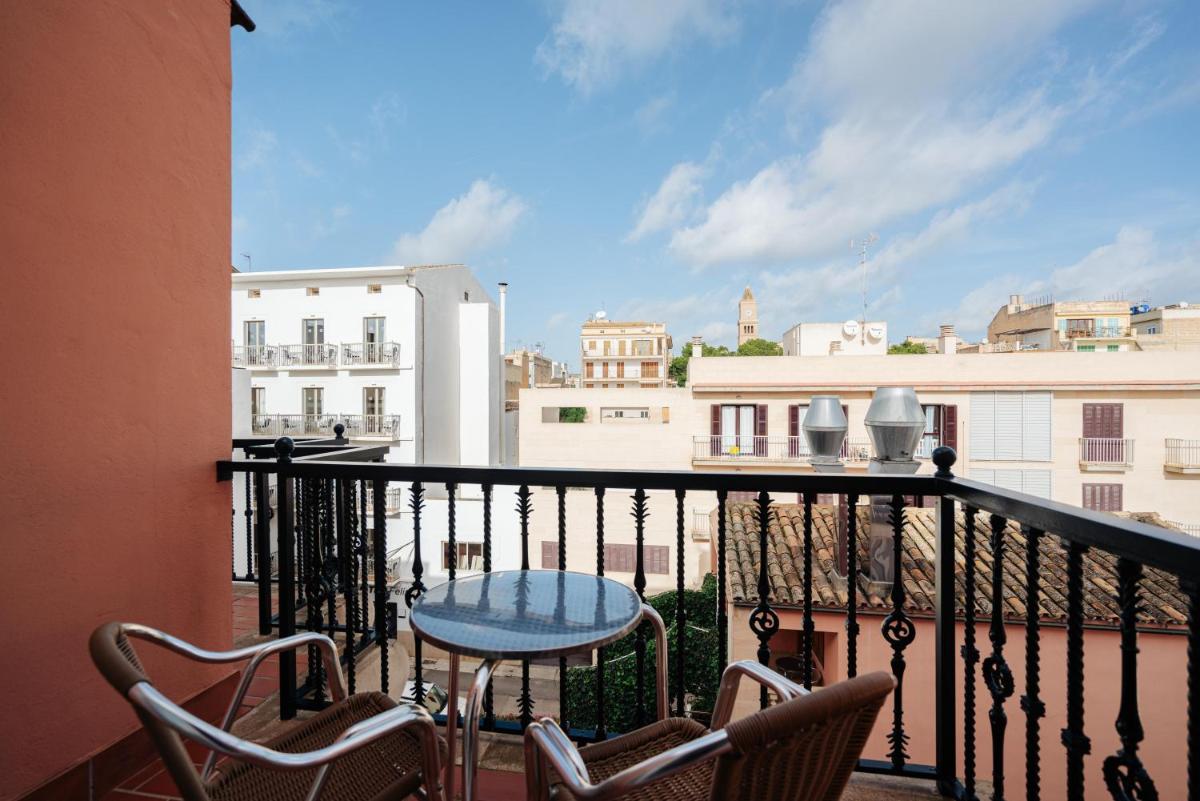 Un balcón o terraza de THB Felip - Adults Only