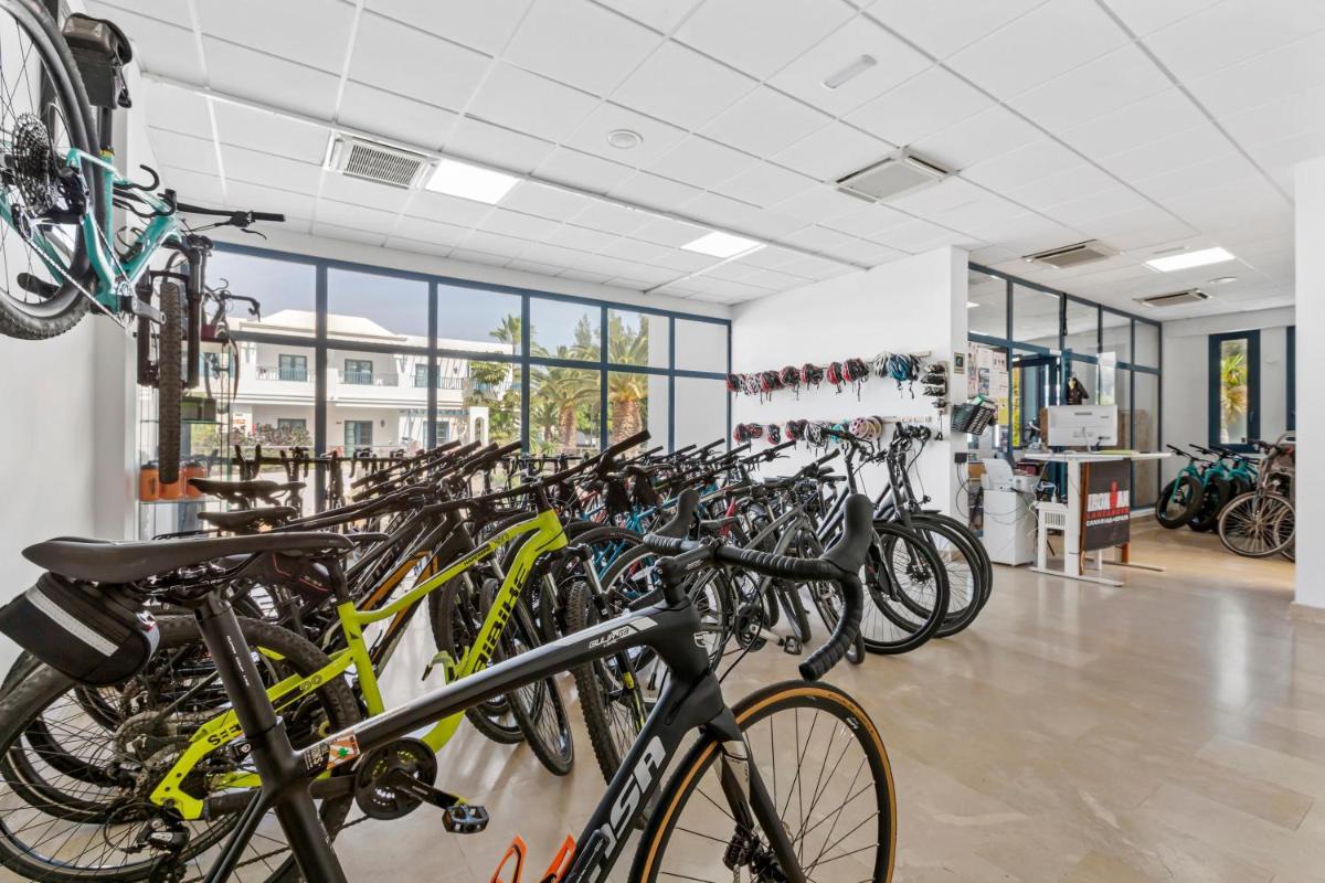 Montar en bicicleta en THB Tropical Island o alrededores