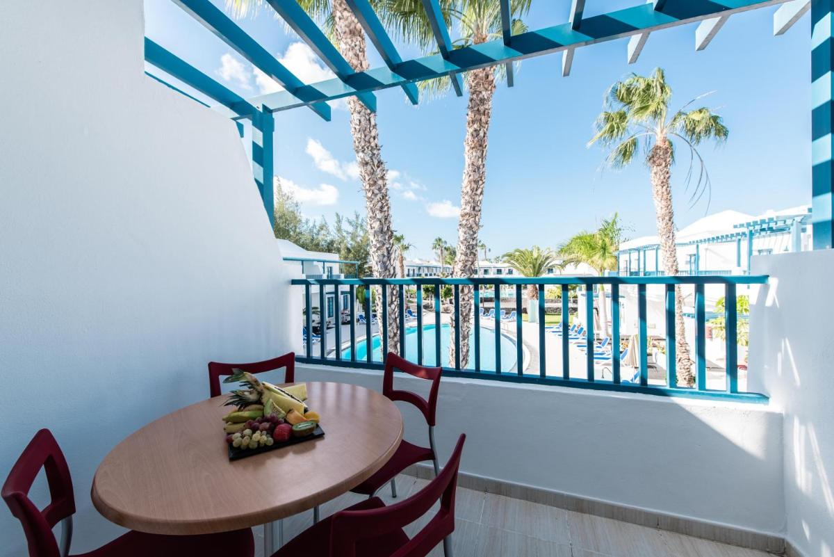 Un balcón o terraza de THB Tropical Island