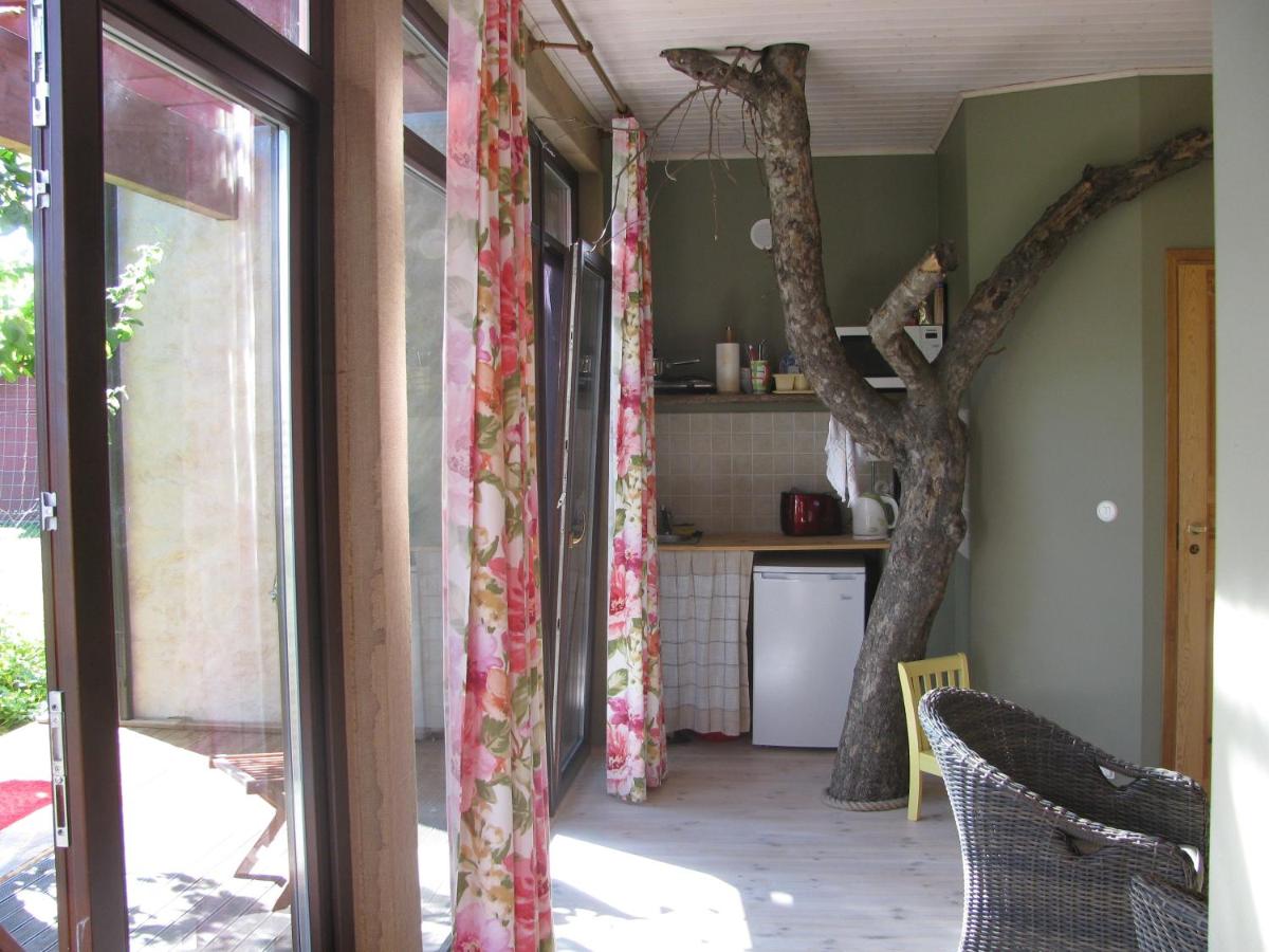 Apple Tree House - Hizvo