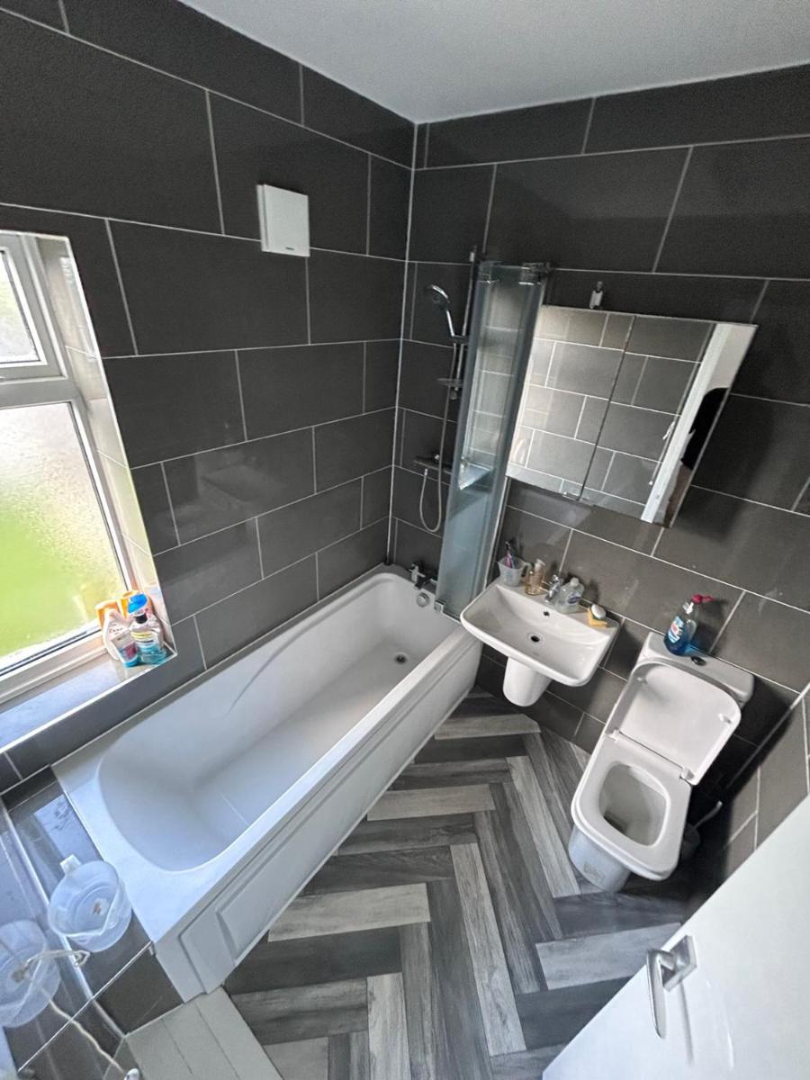 Glo Stay @ Hibbert Crescent - Housity