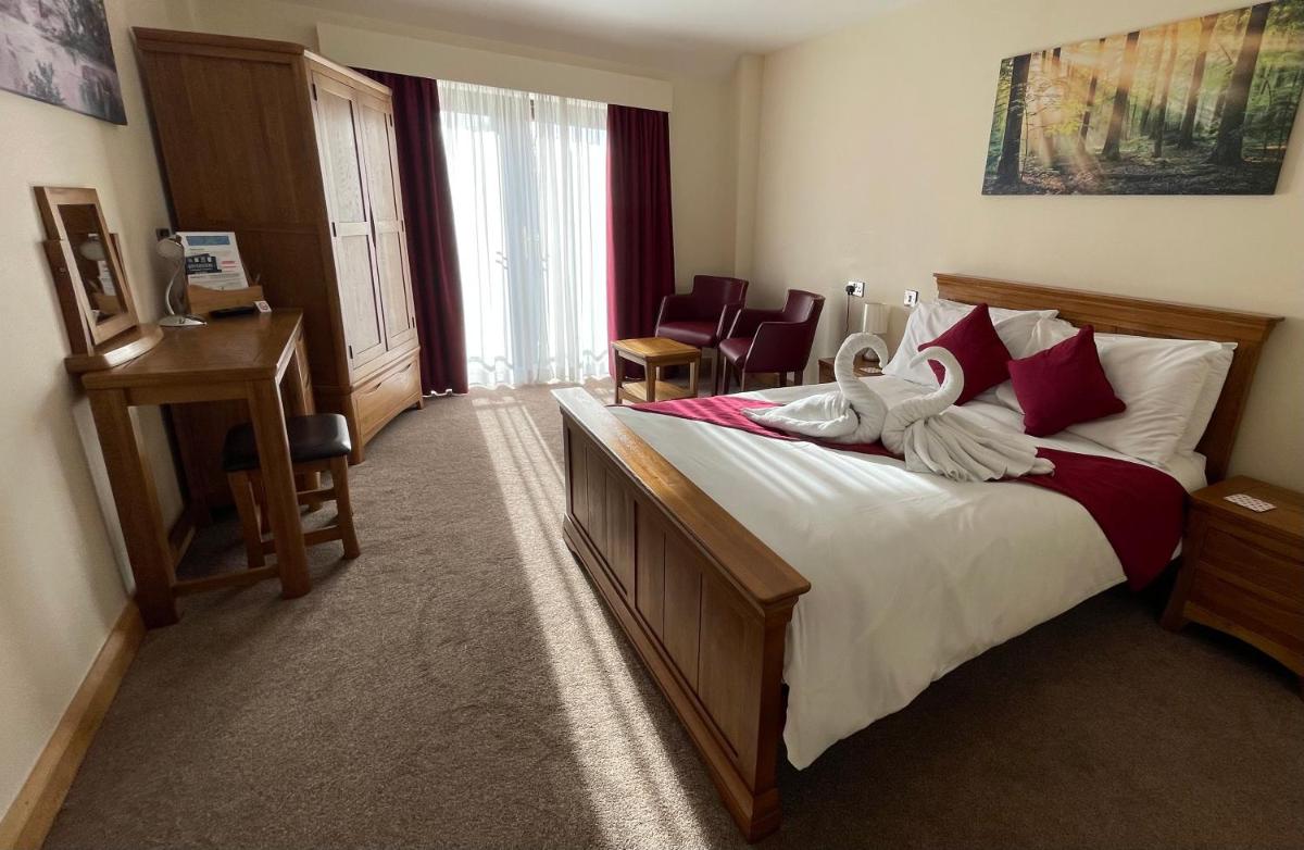 Riverside Park & Country Club - Housity